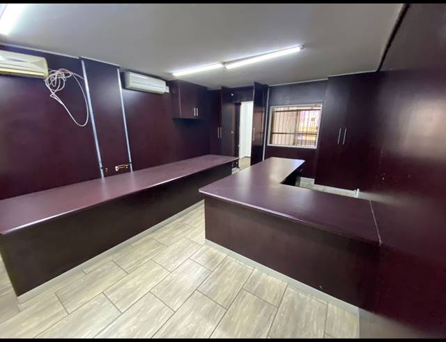 314M² WAREHOUSE TO LET IN SUNNYROCK